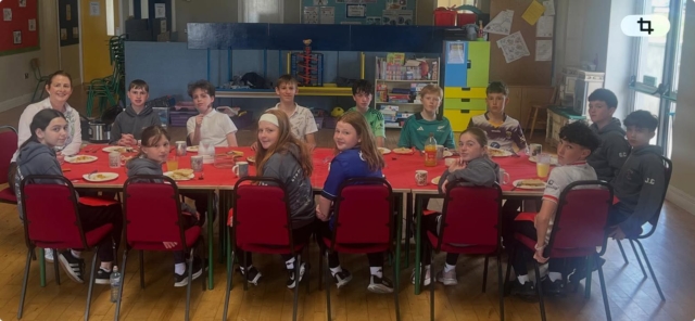 The sixth class pupils and Ms Cleary cooked a lovely farewell dinner today. They cooked a delicious chicken curry and made banana bread and banoffi pie. 🍛 
It was a wonderful celebration and a great opportunity to share our favourite memories in Sylane N.S.  ✨
We shared our hopes for the future and it was a special day for all. Thanks to everyone for helping out.